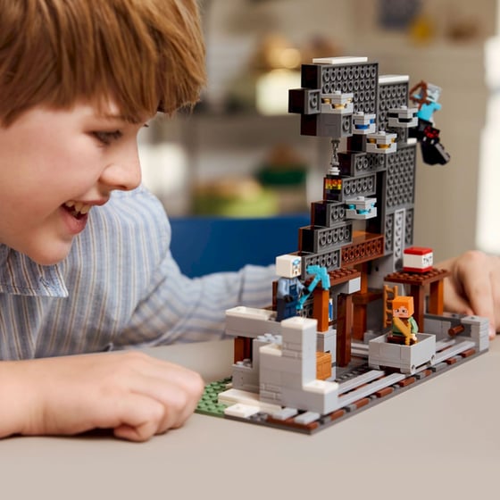 LEGO® Minecraft® The Pickaxe Mine (21277) image 13