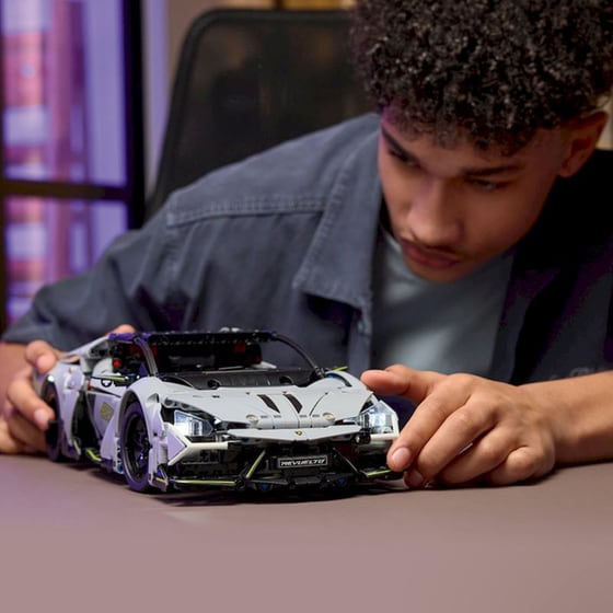 LEGO® Technic Super Sports Αυτοκίνητο Lamborghini Revuelto (42214) image 3