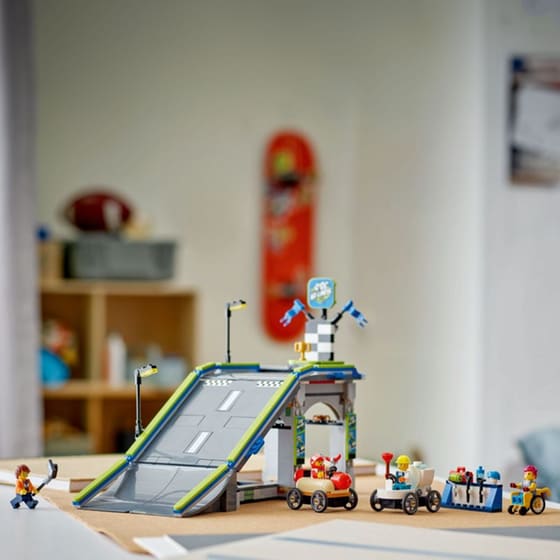 LEGO® City No Limits: Race Car Ramp Track (60460) image 11