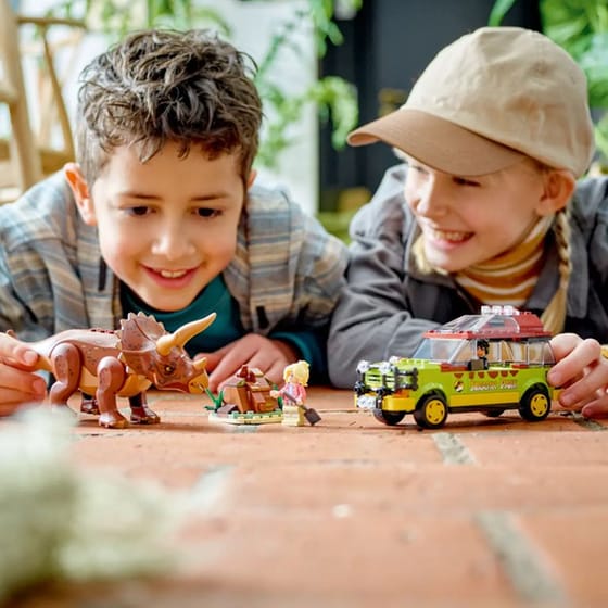 LEGO® Jurassic World Triceratops Research (76959) image 3
