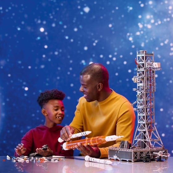 LEGO® Icons NASA Artemis Space Launch System (10341) image 7