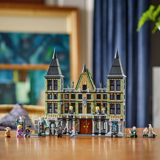 LEGO® Harry Potter Malfoy Manor (76453) image 11