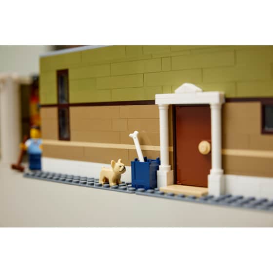 LEGO® Icons Natural History Museum (10326) image 7