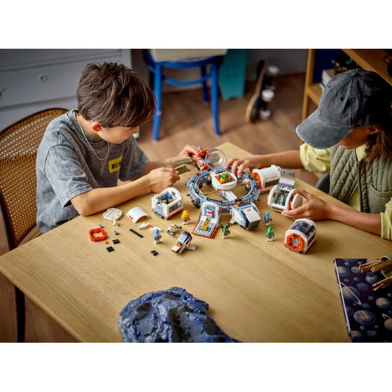 LEGO® City Modular Space Station (60433) image 9