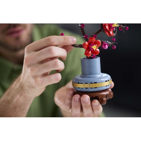 LEGO® Icons Plum Blossom (10369) image 15