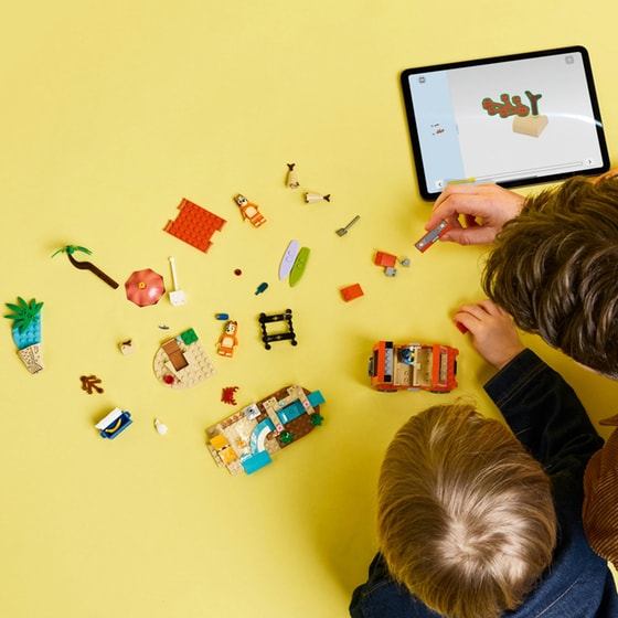 LEGO® Bluey: Bluey's Beach & Family Car Trip (11202) image 4