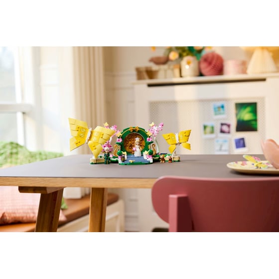 LEGO® Wicked Glinda's Wedding Day (75688) image 5