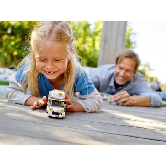 LEGO® City Holiday Camper Van (60283) image 8