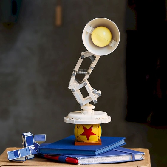 LEGO® Ideas Disney Pixar Luxo Jr. (21357) image 6
