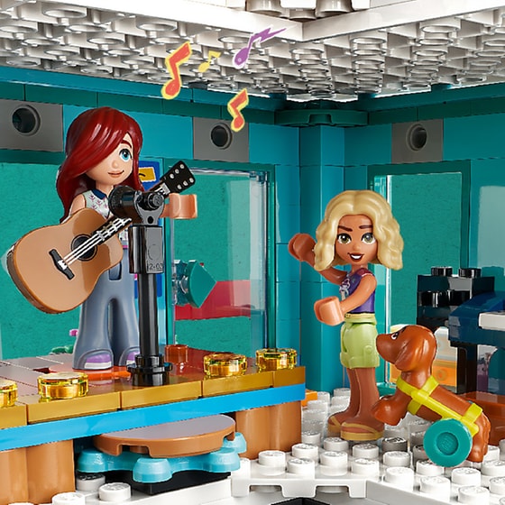 LEGO® Friends Heartlake City Community Center (41748) image 5
