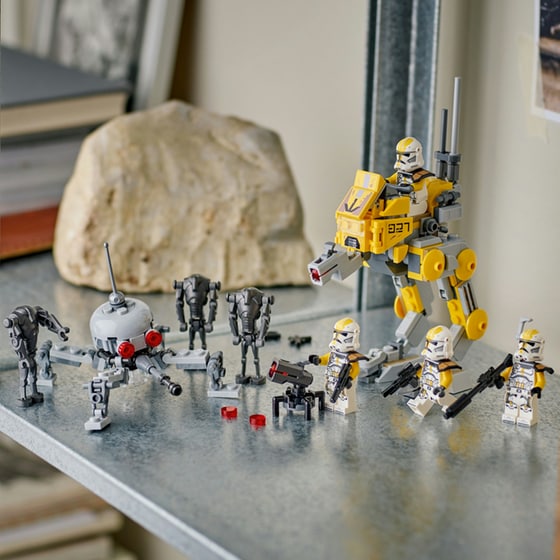 LEGO® Star Wars™ 327th Star Corps Clone Troopers™ Battle Pack (75431) image 6