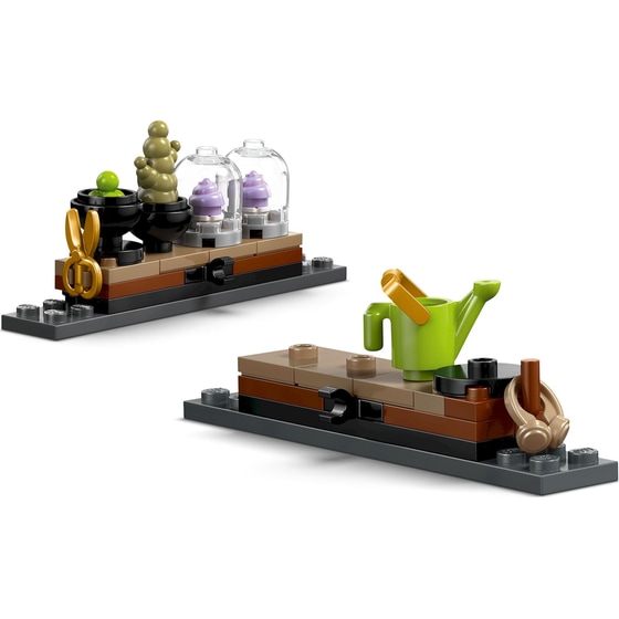 LEGO® Harry Potter Hogwarts™ Castle: Herbology Class (76445) image 5