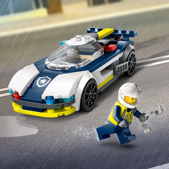 LEGO® City Police Car and Muscle Car Chase (60415) image 9