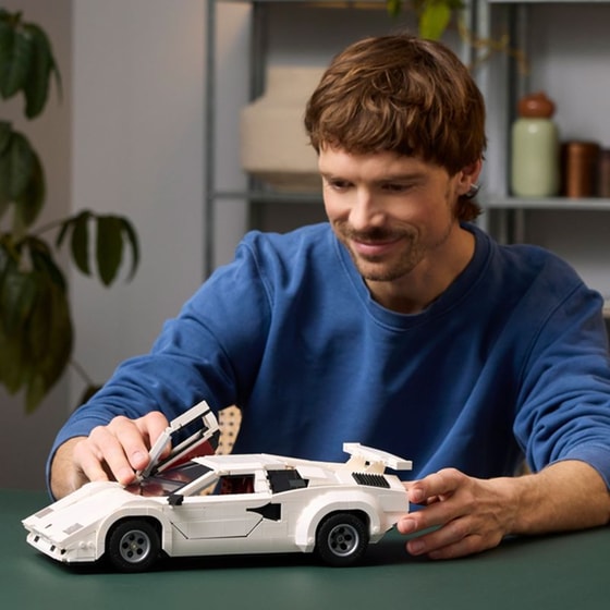 LEGO® Icons Lamborghini Countach 5000 Quattrovalvole (10337) image 10