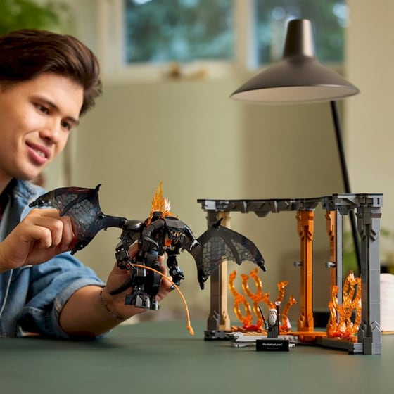 LEGO® Icons Ο Άρχοντας των Δαχτυλιδιών: Βιβλιοστάτης Balrog™ image 1