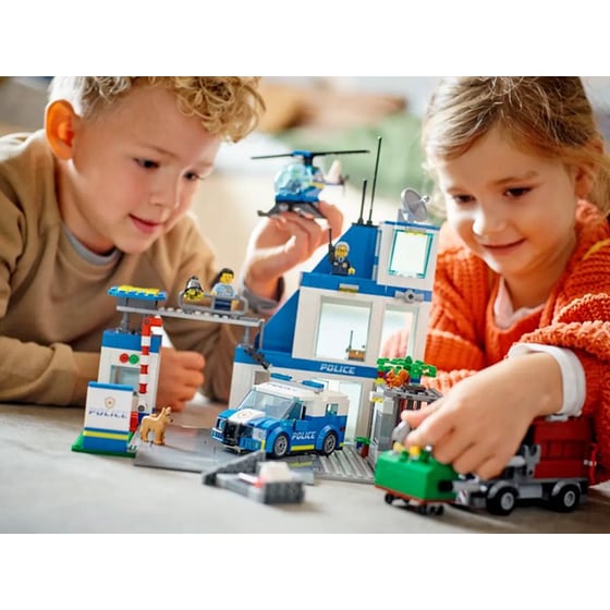 LEGO® City Police Station (60316) image 4