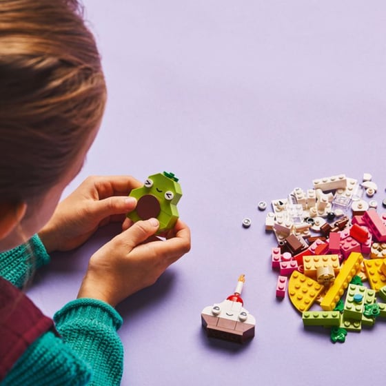LEGO® Classic Creative Food Friends (11039) image 6