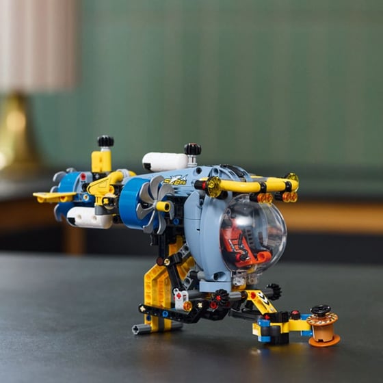 LEGO® Technic Deep-Sea Research Submarine (42201) image 6