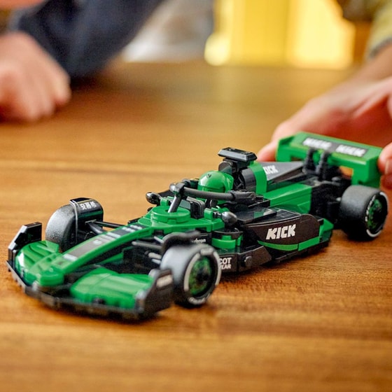 LEGO® Speed Champions KICK Sauber F1® Team C44 (77247) image 3