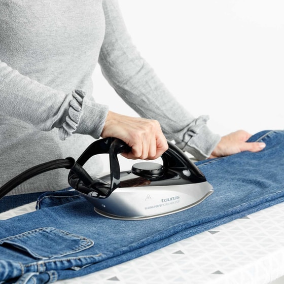 TAURUS SSD2402 2400 W 1.8 L Μαύρο Σύστημα Σιδερώματος image 2