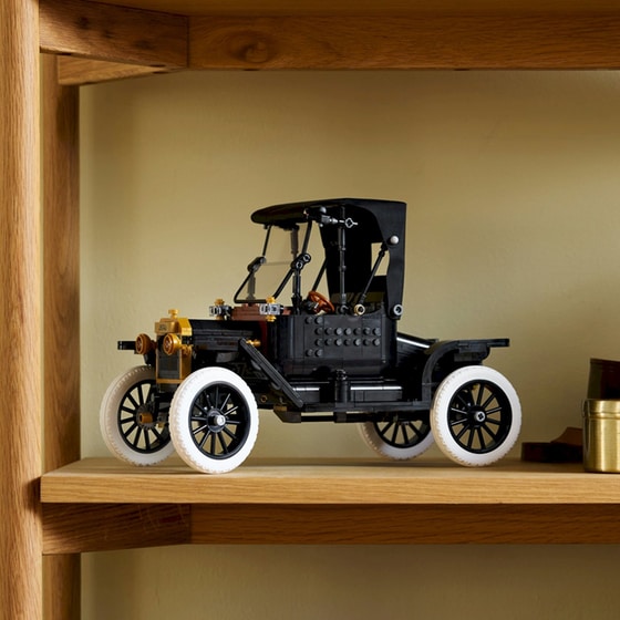 LEGO® Icons Ford Model T (11376) image 8