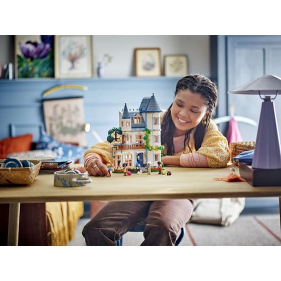 LEGO® Friends Castle Bed and Breakfast (42638) image 10