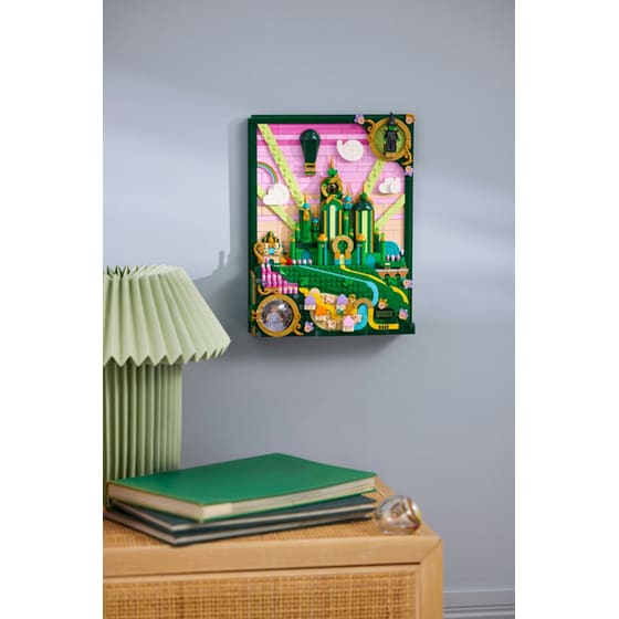 LEGO® Wicked Emerald City Wall Art (75685) image 6