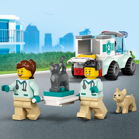 LEGO® City Vet Van Rescue (60382) image 10