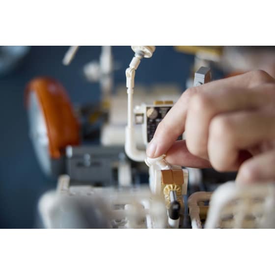 LEGO® Technic NASA Apollo Lunar Roving Vehicle - LRV (42182) image 15