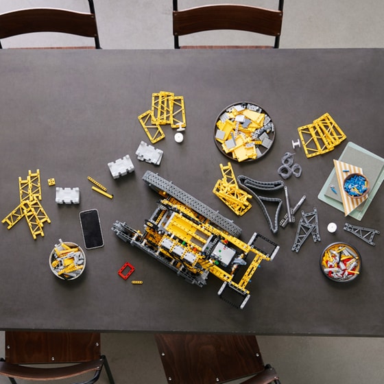 LEGO® Technic Liebherr Crawler Crane LR 13000 (42146) image 6