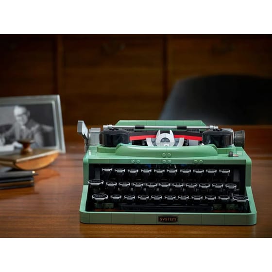 LEGO® Ideas Typewriter (21327) image 3