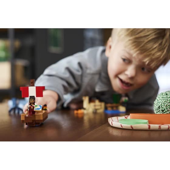 LEGO® Minecraft The Pirate Ship Voyage (21259) image 5