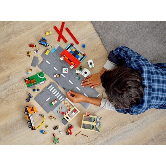 LEGO® City Town Center (60292) image 6