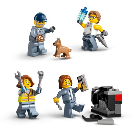 LEGO® City Scrapyard with Cars (60472) image 5
