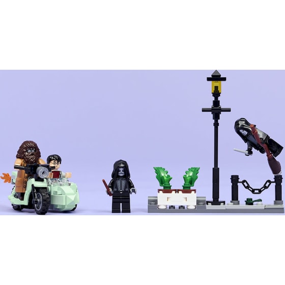 LEGO® Harry Potter Hagrid™ & Harry's Privet Drive Escape (76459) image 6