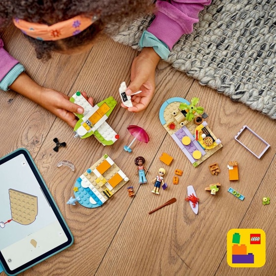 LEGO® Friends Creative Beach and Travel Suitcase (42672) image 8