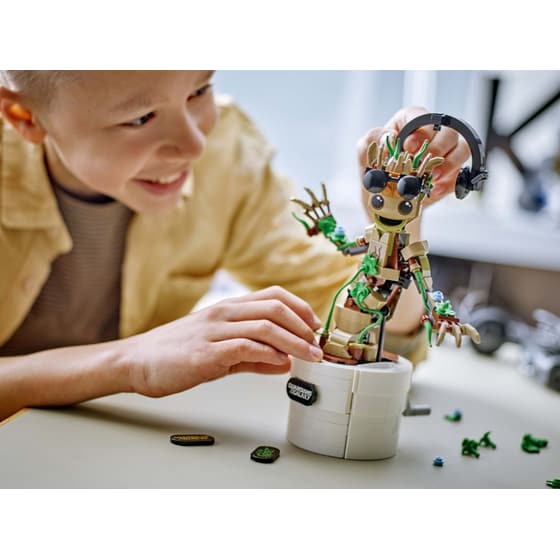 LEGO® Marvel Dancing Groot (76297) image 12