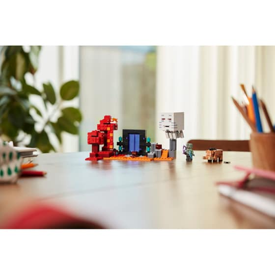 LEGO® Minecraft The Nether Portal Ambush (21255) image 3