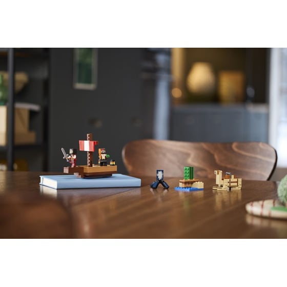 LEGO® Minecraft The Pirate Ship Voyage (21259) image 6