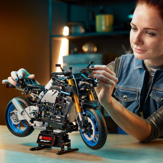 LEGO® Technic Yamaha MT-10 SP (42159) image 3