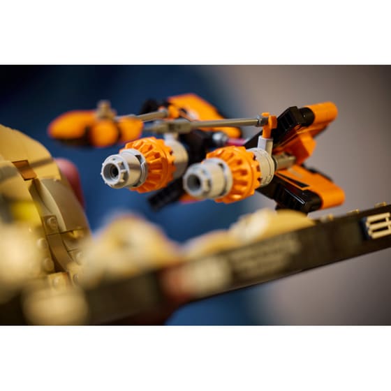 LEGO® Star Wars Mos Espa Podrace™ Diorama (75380) image 11