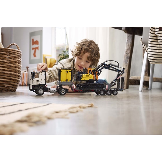 LEGO® Technic Volvo FMX Truck & EC230 Electric Excavator (42175) image 6