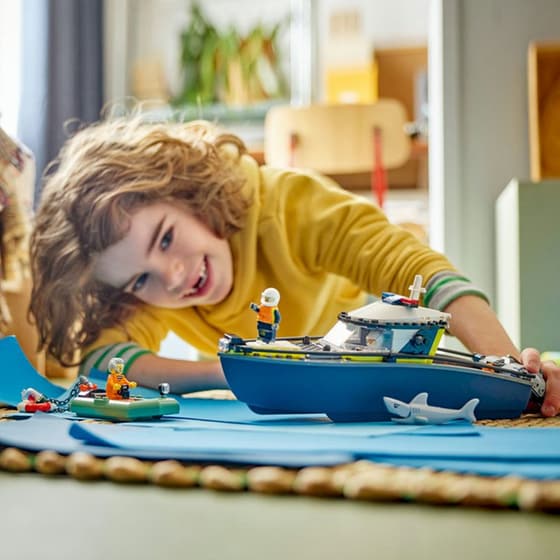 LEGO® City Police Boat Chase (60456) image 4