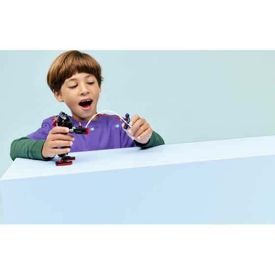 LEGO® Marvel Miles Morales Mech vs. Spider-Man 2099 (76337) image 5