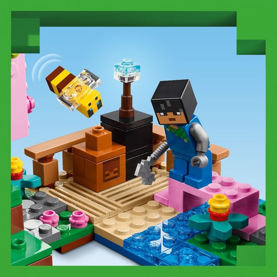 LEGO® Minecraft The Cherry Blossom Garden (21260) image 7