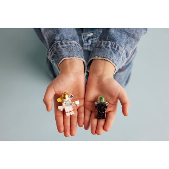 LEGO® Minifigures Series 26 Space (71046) image 12