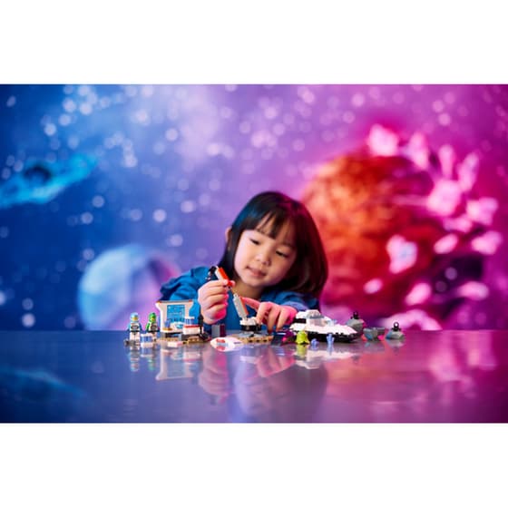 LEGO® City Spaceship and Asteroid Discovery (60429) image 5