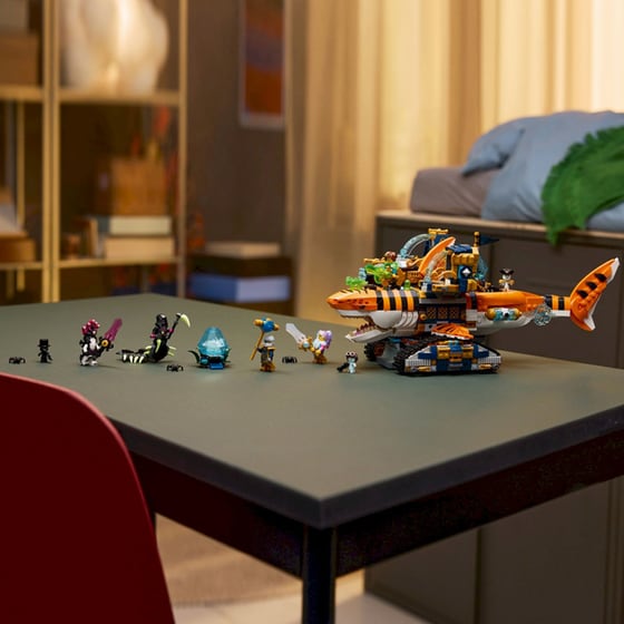 LEGO® DreamZzz Tiger Shark Tank (71515) image 6