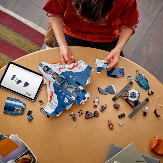 LEGO® Marvel Avengers: Age of Ultron Quinjet (76325) image 4