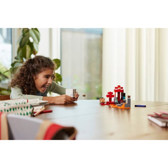 LEGO® Minecraft The Nether Portal Ambush (21255) image 5